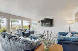 Waterfront house with bay and ocean views large deck and quiet location - Image 5