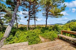 Waterfront house with bay and ocean views large deck and quiet location - Image 4