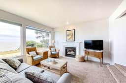 Two Story Dog Friendly Oceanfront Home with Free WiFi and Gas Fireplace
