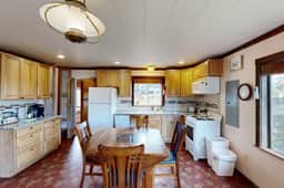 Sullishak Ocean View Cabin 450 Feet to the Beach Walk to Local Market and Caf