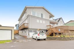 Spacious Home with Two Large Decks and Ocean View Great for Groups