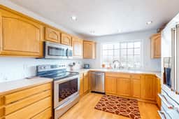 Comfy beach home with ocean views free WiFi private washer dryer and deck