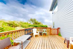 Comfy beach home with ocean views free WiFi private washer dryer and deck - Image 2