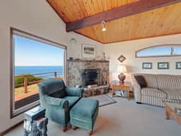 Charming Oceanfront Home with Nearby Beach Access and Amazing Ocean Views