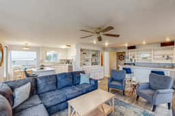 Cozy house close to beach hot tub and ocean views