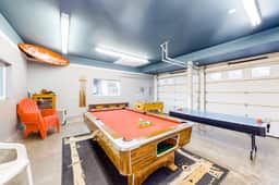 Lakefront Family Friendly Home with a Private Hot Tub Game Room and Dock