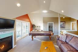 Huge Luxury Home with Game Room and Gourmet Kitchen