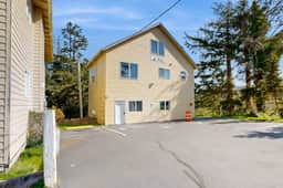 Sandstone Point Condo Only a Few Blocks to the Beach Dogs Welcome