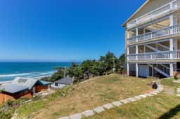 Sandstone Point Condo Only a Few Blocks to the Beach Dogs Welcome