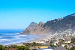 Cozy Oceanview Home with the Best Vistas in Road s End Dogs Welcome