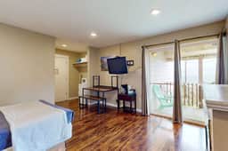 Welcoming Studio with Ocean View and Nearby Beach Access Dogs OK