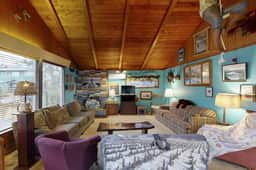 Two Blocks to Beach Vintage House with Tranquil Garden