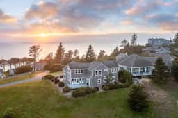 Ocean and Mountain View Home with Private Hot Tub Pool Table Deck Fast WiFi