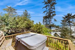 Dog Friendly Home with Private Hot Tub and Views of Proposal Rock and the Ocean