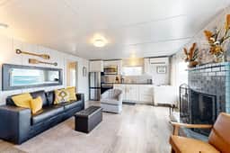 Quaint oceanfront hideaway with open layout fireplace central AC and gas grill