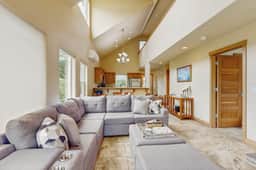 Lakefront end townhouse with kayaks and fishing dock walk to beach dogs welcome