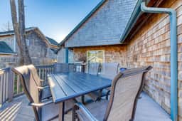 Modern dog friendly house with private hot tub gas fireplace and free WiFi