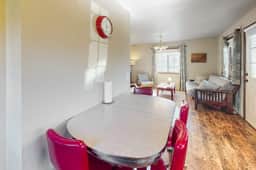 Dog Friendly Cottage with Deck WiFi and Washer Dryer Near Beaches Clamming