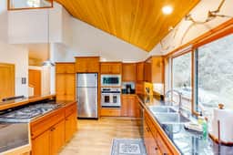 Luxury Riverfront Home with Several Acres Hot Tub and Swimming Holes Dogs OK