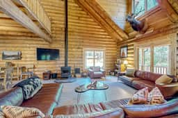 Secluded Forest Lodge steps from the Wilson River
