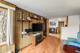 Dog friendly home with water views washer dryer and fireplace close to beaches