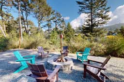 Beachside home with firepit media room walk 2 minutes to beach access