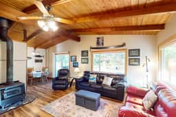 Cozy home in peaceful neighborhood near park beach shops and restaurants
