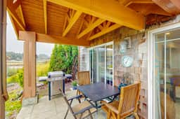 Beautiful lake view home with hot tub kayaks and bike two blocks to beach