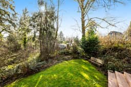 Two story getaway with a washer dryer central AC and WiFi dogs welcome