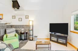 Two story getaway with a washer dryer central AC and WiFi dogs welcome