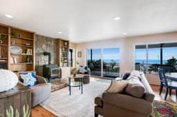 Exquisite Home with Top of the World Views Free WiFi Washer Dryer