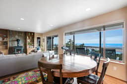 Exquisite Home with Top of the World Views Free WiFi Washer Dryer