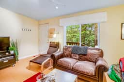 Dog friendly home with deck grill firepit washer dryer and WiFi walk to beach