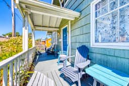 Dog friendly welcoming classic beach cottage with water views