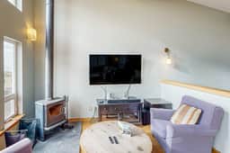 Luxurious Dog Friendly Home with Ocean Views Beach Access and Free WiFi