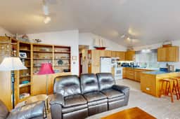 Cozy coastal home with deck ocean views and firepit 4 blocks to beach