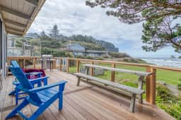 Oceanfront cottage with hot tub beach access fireplace and WiFi Dog friendly