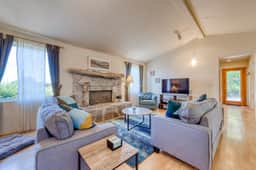 Dog friendly house near beach with hot tub fireplace enclosed yard full kitchen