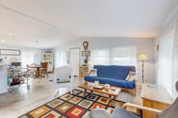 Charming home two blocks from the beach private hot tub and washer dryer