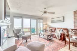 Oceanfront ground level condo with fireplace and updated kitchen dog friendly - Image 4