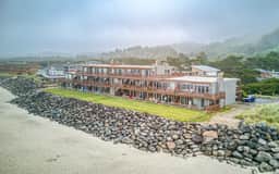 Oceanfront Condo with Sweeping Views and Beach Access - Image 4