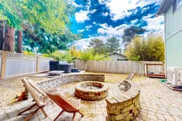 Enchanting home near the coast with hot tub full kitchen and washer dryer - Image 3
