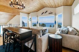 Luxury Dog Friendly Home with Ocean Views Gas Fireplace Jetted Tub Deck - Image 4