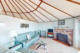 Dog friendly home with great decks and stunning ocean views - Image 4