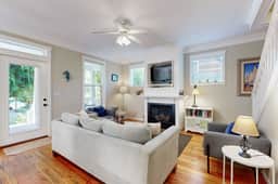 Bella Beach Home with private hot tub walk to beach park and cafe - Image 4