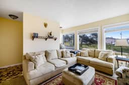 Beach View Dog Friendly Home with Gas Fireplace Deck Beach Access and Free WiFi - Image 4