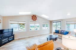 Homey dog friendly house with partial ocean views gas fireplaces and gas grill - Image 5