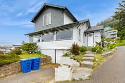 Spectacular Dog Friendly Home with Panoramic Views Free WiFi Game Room Yard - Image 3