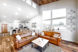 Dreamy oceanfront retreat with spacious deck and high speed WiFi dogs OK - Image 2