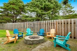 Dog friendly home across street from beach with rooftop deck and views - Image 3
